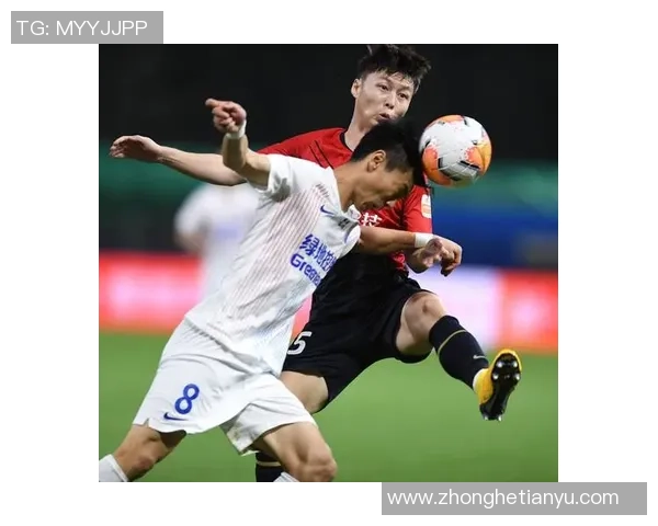 赛后分析:上海足球队与成都足球队实力对比及比赛亮点总结 赛后分析:上海足球队与成都足球队实力对比及比赛亮点总结